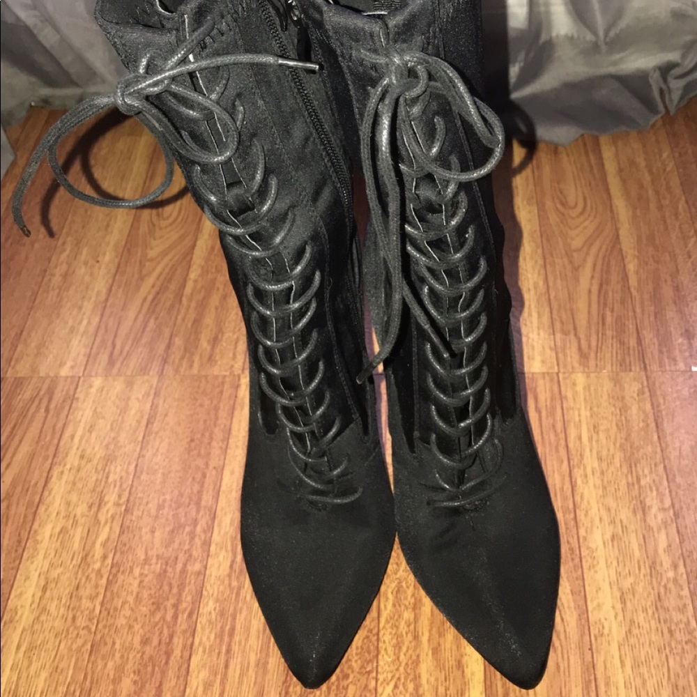 Black laced and zipper high heel